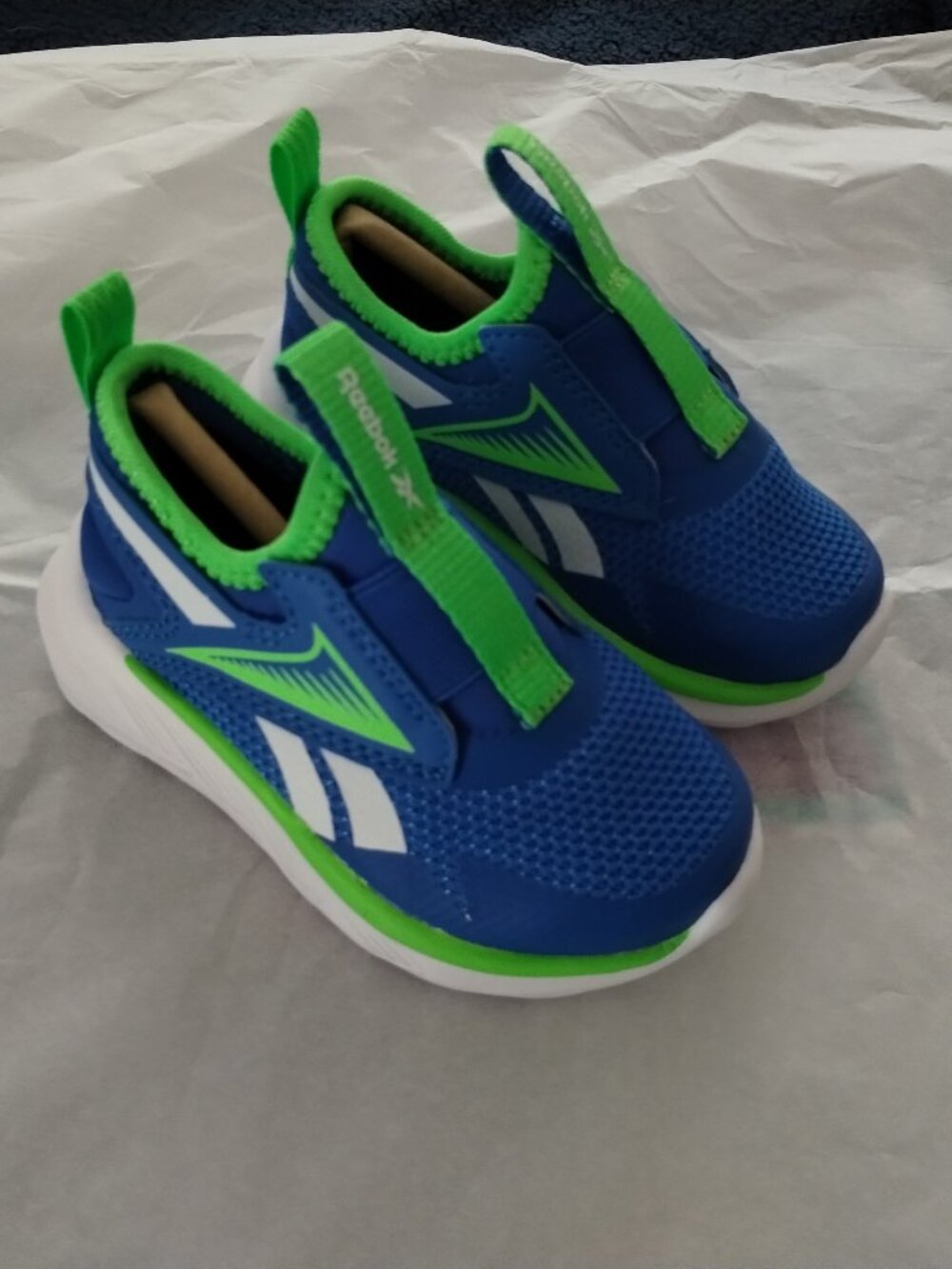 Reebok boy toddler sneakers,size 5 M,NWT